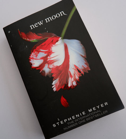 New Moon (Twilight Saga Book 2) - Stephenie Meyer